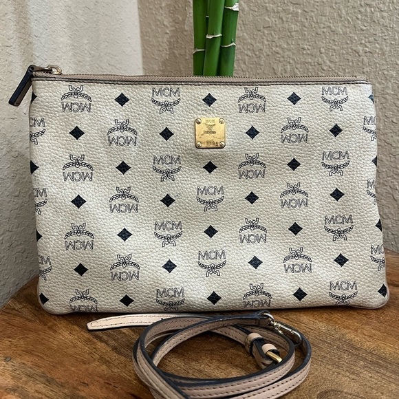 MCM SLING BAG - Picture 2 of 16